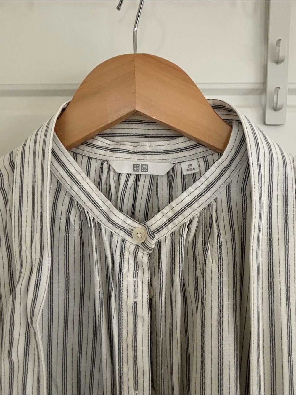 Like new Uniqlo linen striped dress - Picture 3 of 3